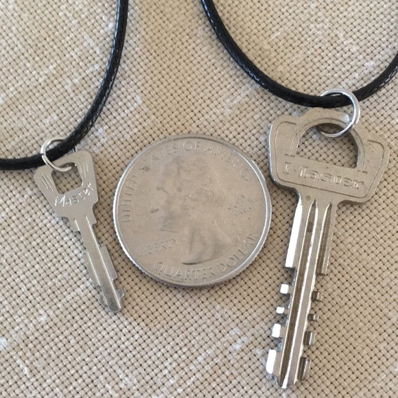 HAND CRAFTED Vintage Master Key Necklace Set Silver Toned - Picture 8 of 9